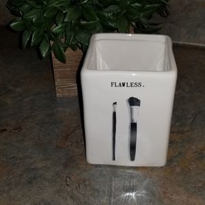 Rae Dunn Flawless makeup brush holder